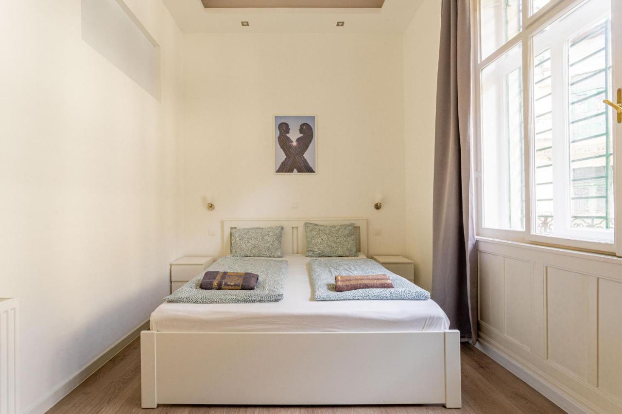 Modernized Condo At Kiraly 51 Budapest Eksteriør billede