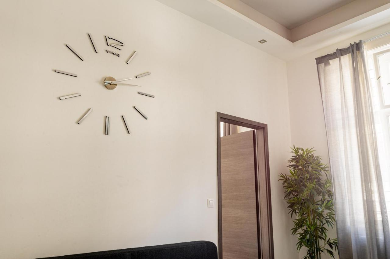 Modernized Condo At Kiraly 51 Budapest Eksteriør billede