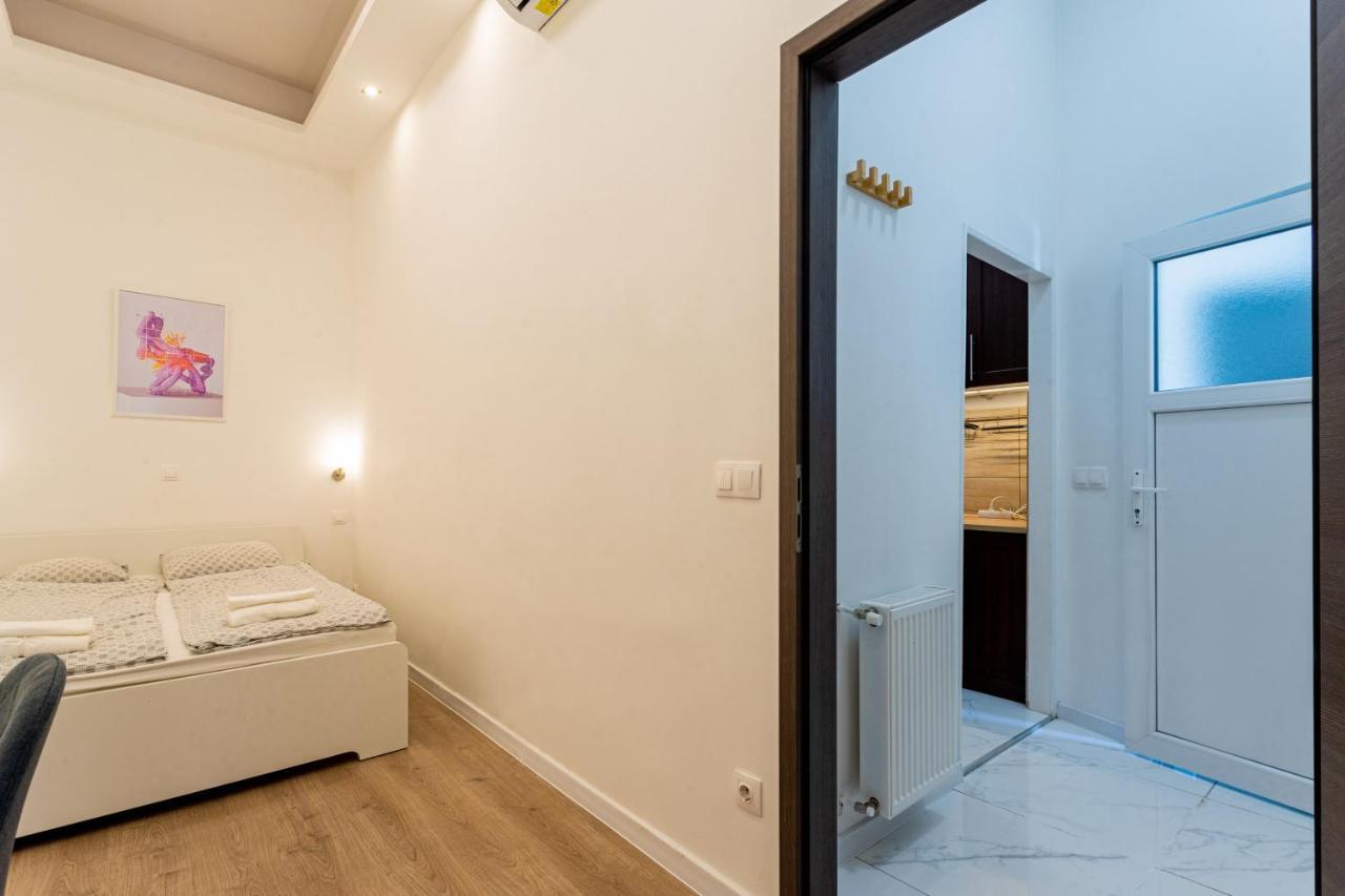 Modernized Condo At Kiraly 51 Budapest Eksteriør billede